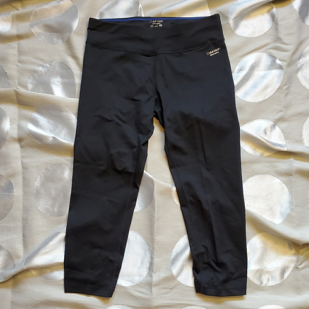Calvin Klein Performance Wick Ruched Capri Legging
